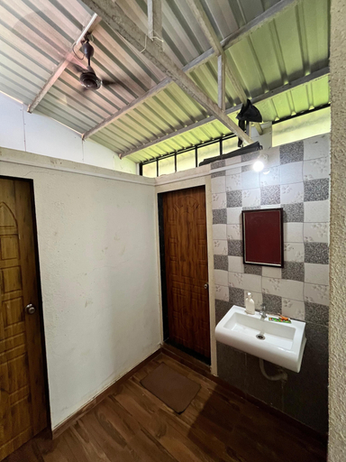 Bathroom 3, Coral Beach Resort, Raigarh