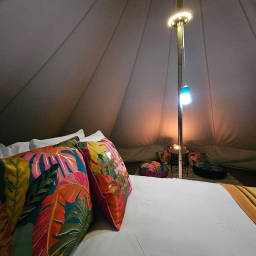 Room 4, Stone Circle Glamping, Wiltshire