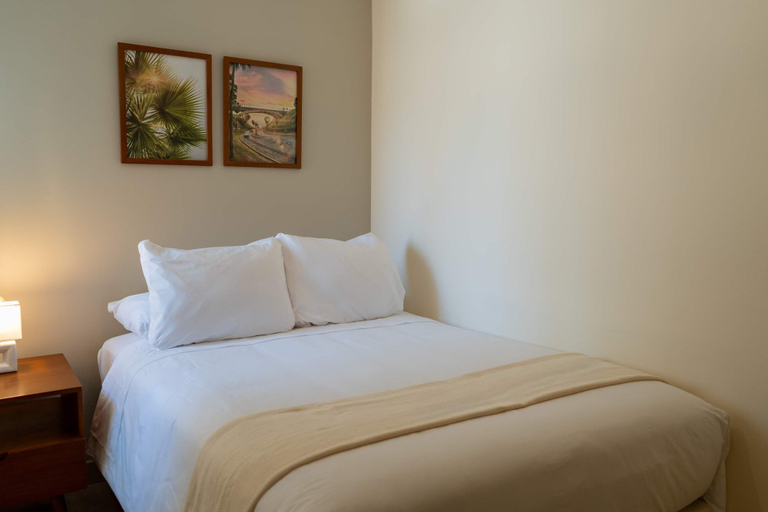 Room 5, w Comfortable 2BR w Balcony in Miraflores, Lima