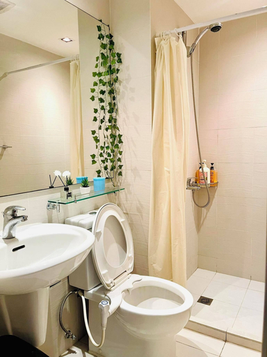 Bathroom, Aillah Staycation, Parañaque