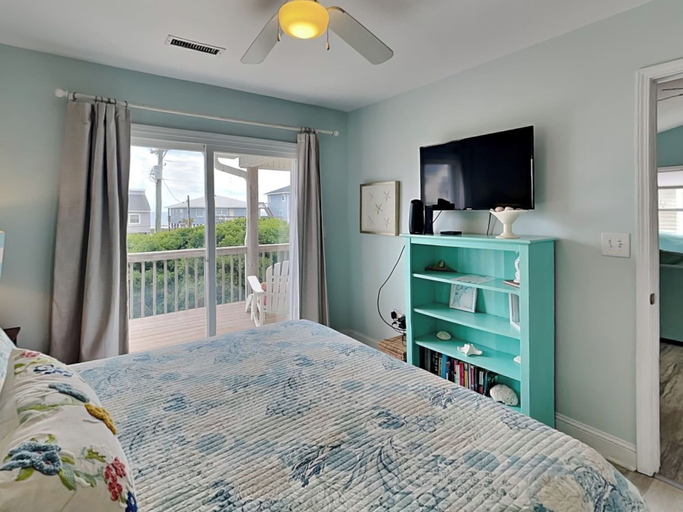 Bedroom 2, Bluebird by Topsail Realty, Pender