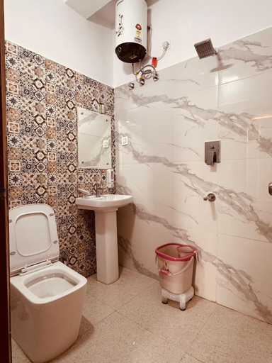 Bathroom 3, Hotel Kashi Ganga, Uttarkashi