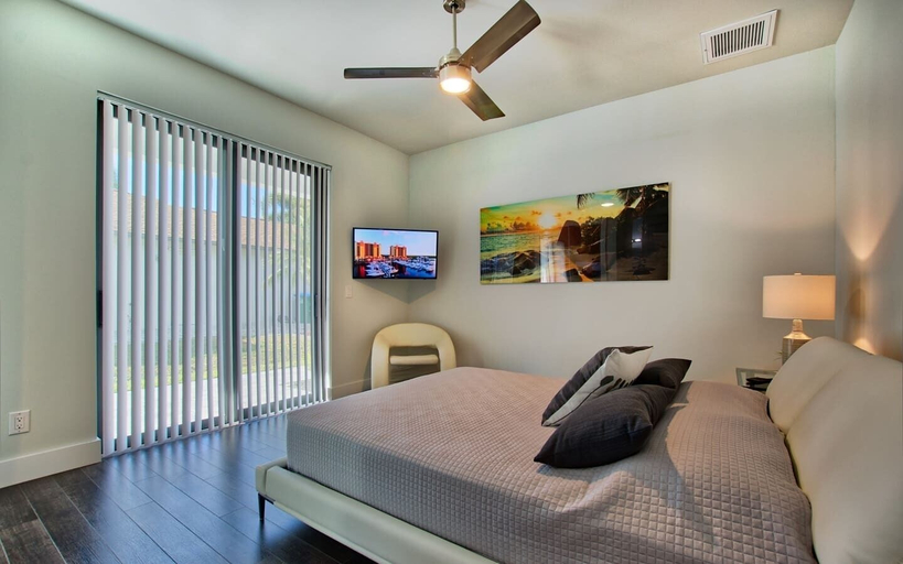 Interior 3, Villa Pearl, Lee