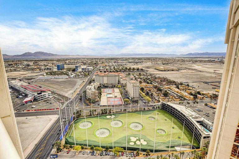 Interior 3, Spacious MGM Studio Topgolf Pool Views 07718, Clark