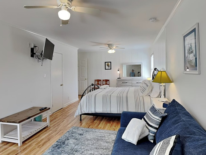 Bedroom 2, Good Vibrations by Carolina Retreats, New Hanover