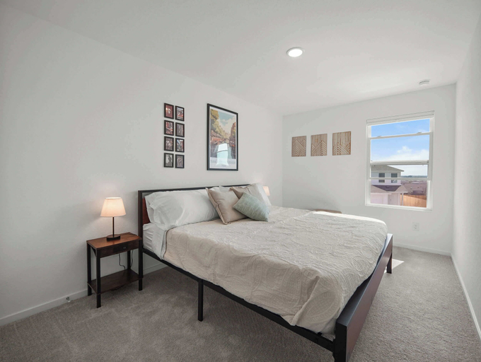 Room 5, The Oak Tree House 4 King Beds!, Bexar