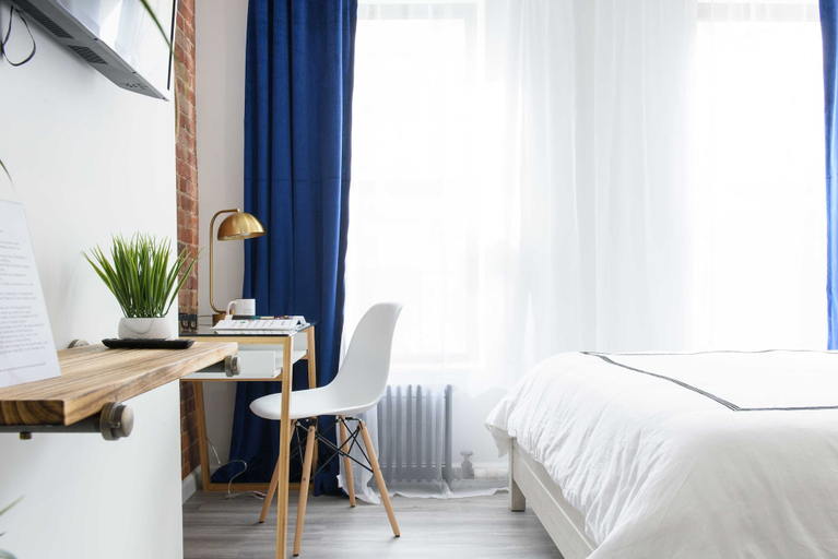 Room 2, 240-15 Luxury Studio Prime Location W D, New York