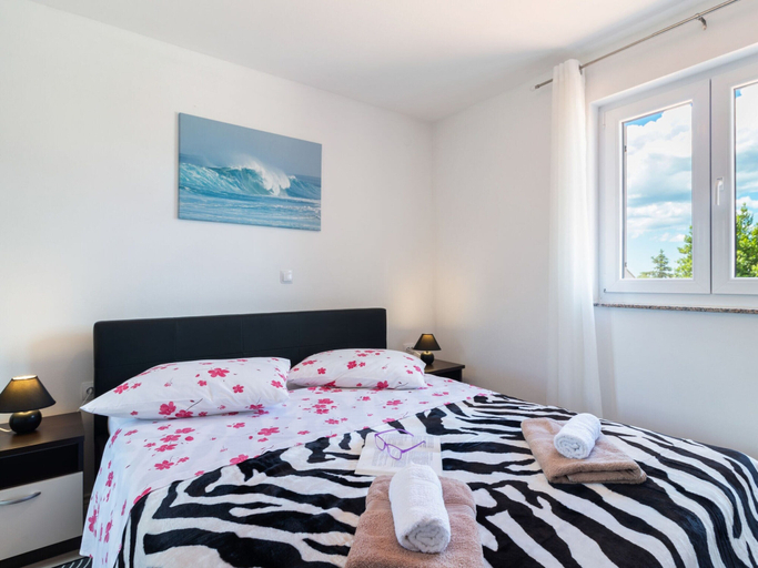 Room 5, Holiday Home in Smoljanci With Private Pool, Svetvinčenat