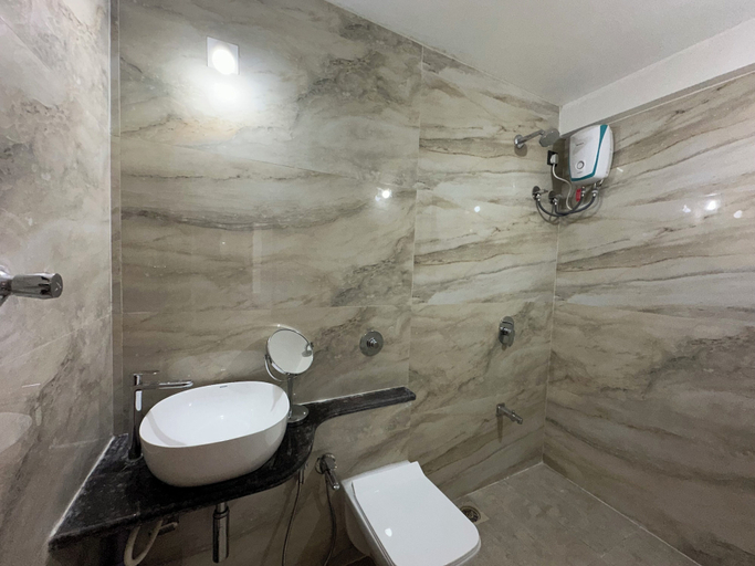 Bathroom 3, Luxury 1401 Pixiestays With Free Parking, Mumbai Suburban