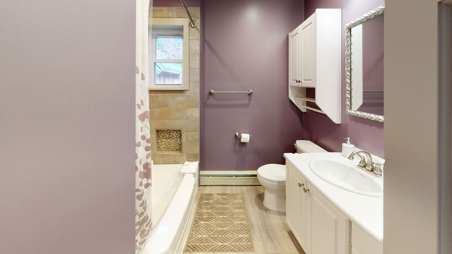 Bathroom 3, Winter Lore, Rutland