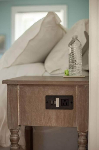 Room 4, The Breeze Overlooking Minister s Pond, Barnstable