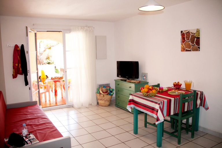 Living room 2, Sunny Apartment for Groups, Pyrénées-Orientales