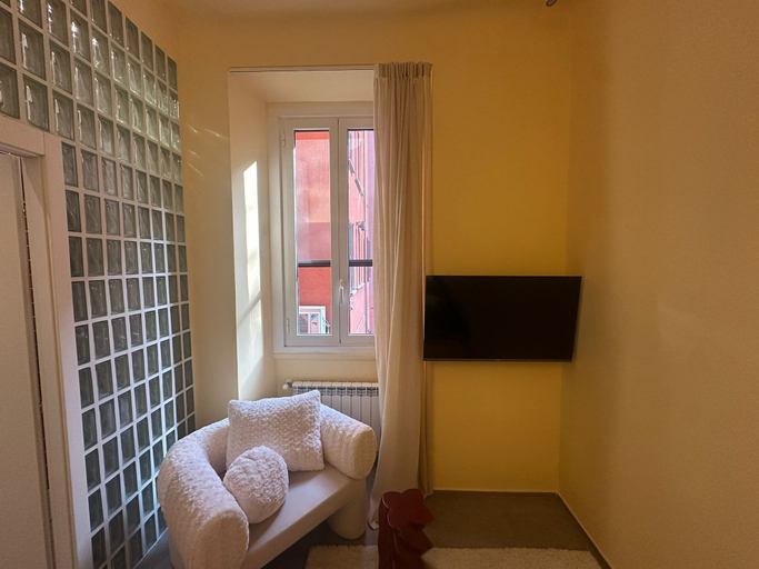 Room 5, Atelier 12, Milano