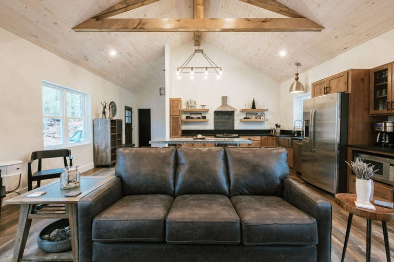 Interior 5, Hot-tub/wifi/fireplace - Honeysuckle Bridge, Wolfe