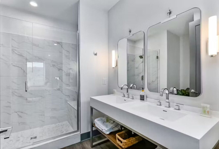 Interior 2, Nashville Oasis at The Muse: Modern 2BR With Balcony & Rooftop Views, Davidson