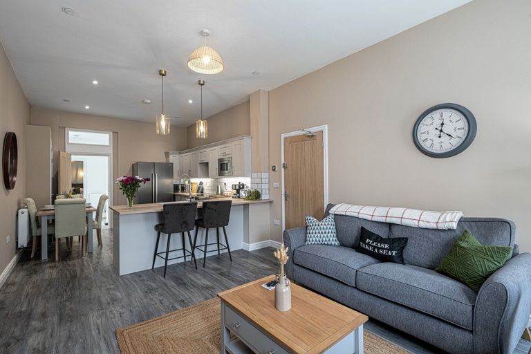Living room, Spacious sea View Apartment in Pwllheli, No Deposit, Gwynedd