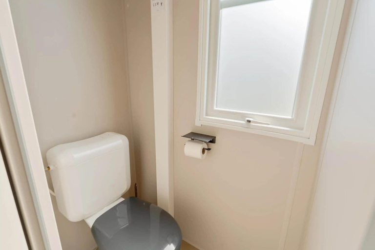 Bathroom 3, Waterside Holiday Home in Kinrooi, Limburg