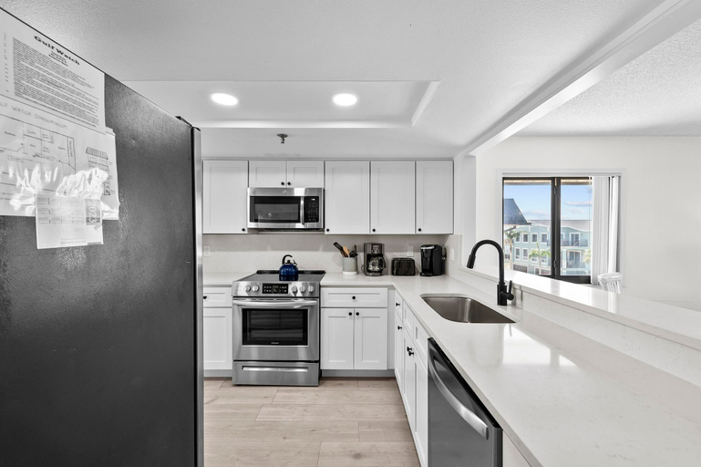 Others 4, Absolute Paradise Ami-private Beach Access-water Views From Every Window-heated Pool- Walk To 14 Restaurants, Manatee
