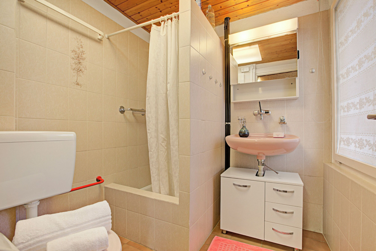 Bathroom 5, Historical Caslano Apartments, Lugano
