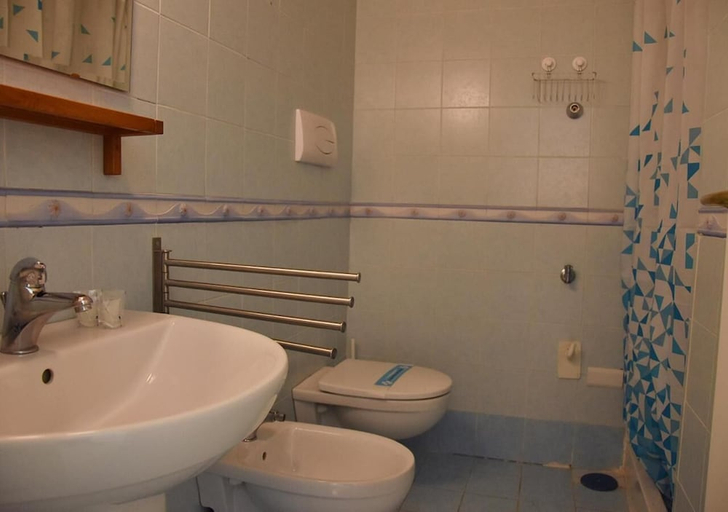 Bathroom 5, Le Orchidee, Napoli