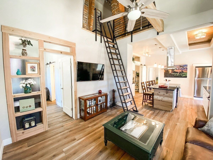 Living area, 1208 W Colorado, El Paso