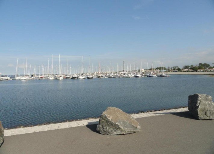 Others 4, Apartment in Kamperland With Marina Views, Noord-Beveland