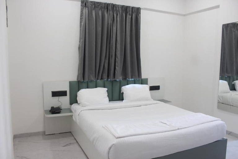 Room 5, Zenora Stays, Pune
