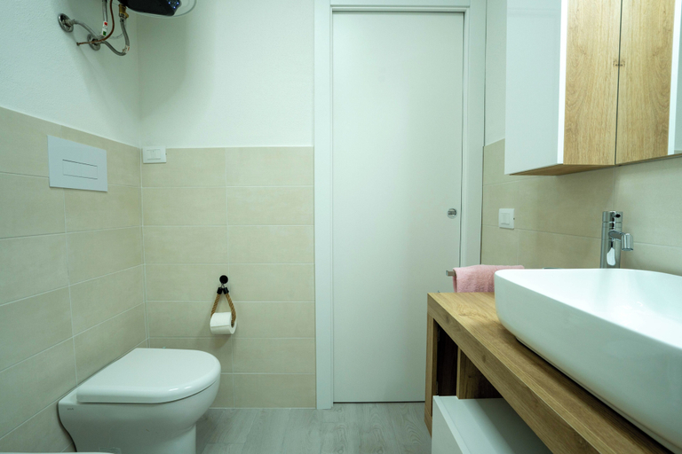 Bathroom 2, Casa De Capua, Sassari