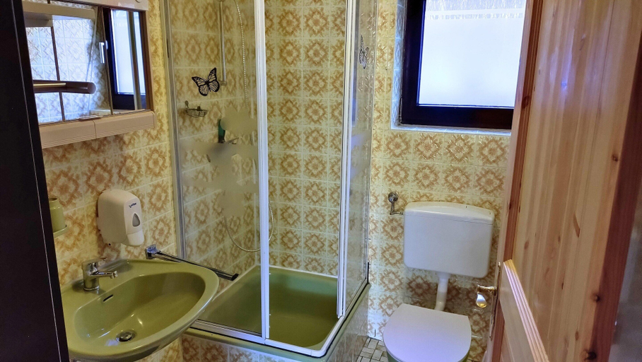 Bathroom 5, Bayerwald Apartment in Arrach, Cham