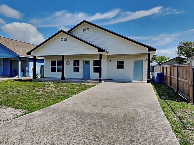 Exterior & Views 2, Bayside Abode by Miss Kitty’s, Aransas