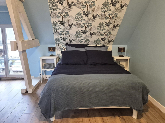 Room 3, Normandy Couple Getaway With Garden, Manche