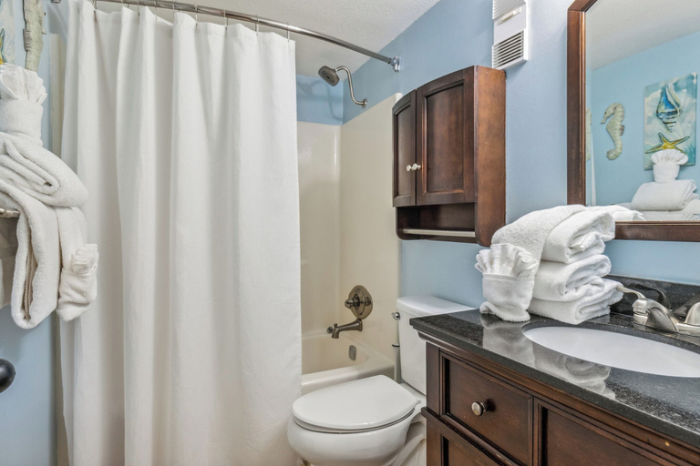 Bathroom 4, Island Sunrise by Southern Vacation Rentals, Baldwin