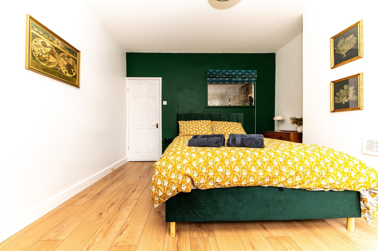 Room 2, Cottage Near Cleethorpes Beach, No Deposit, Lincolnshire