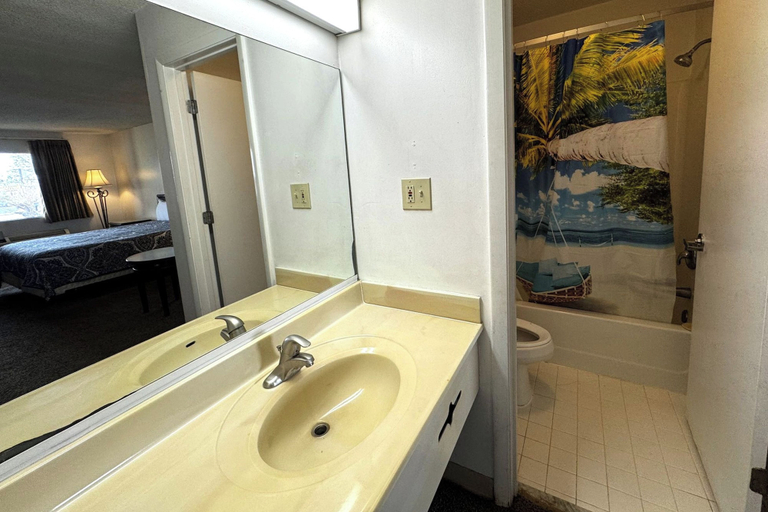 Bathroom 4, Super Value Inn Richland Near Americus US 280, Stewart