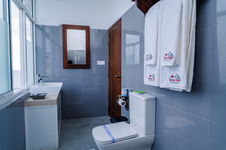 Bathroom 4, Rock Fort Beach Resort, Habaraduwa