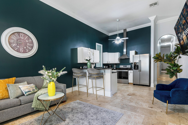 Others 5, Modern 3BR Condo With Pool, Orleans