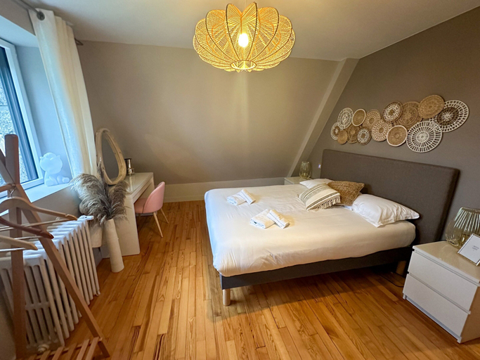 Room 5, Character House With SPA and sea View, Finistère