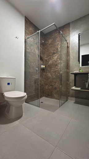 Bathroom 3, Nomada 22, Neiva