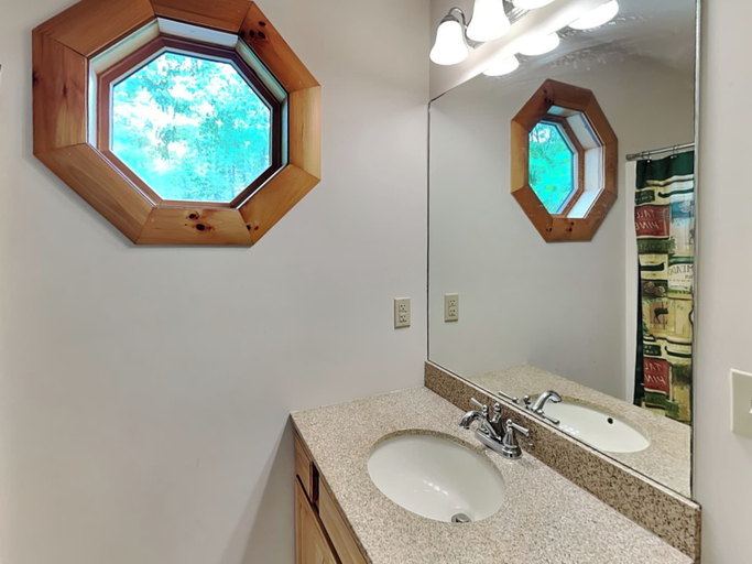 Bathroom 3, Keep Dreaming by Taylor Made Deep Creek, Garrett
