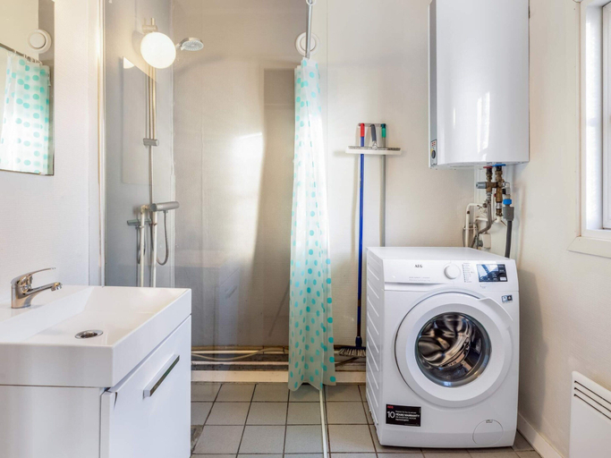 Bathroom, 4 Person Holiday Home in Skaerbaek, Tønder