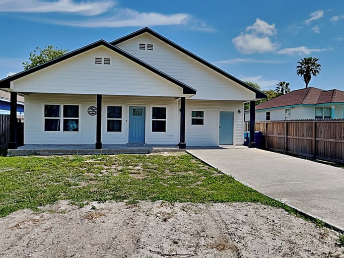 Exterior & Views 2, Bayside Abode by Miss Kitty’s, Aransas
