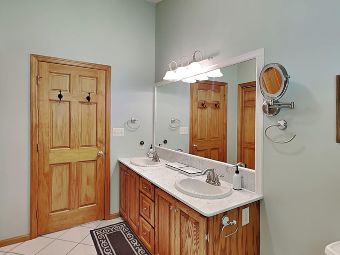 Bathroom 3, Black Pines Lodge, Garrett