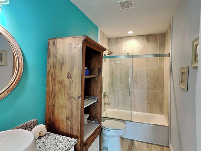 Bathroom 3, Pura Vida Oasis by Miss Kitty’s, San Patricio
