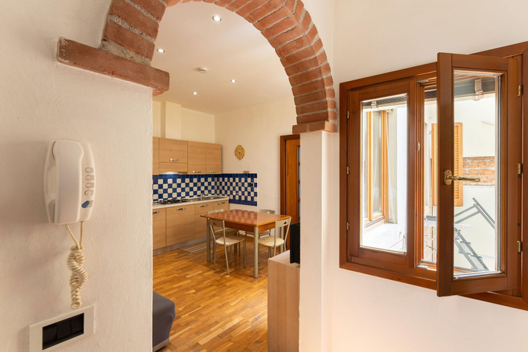 Others 5, Zannoni apartments, Florence
