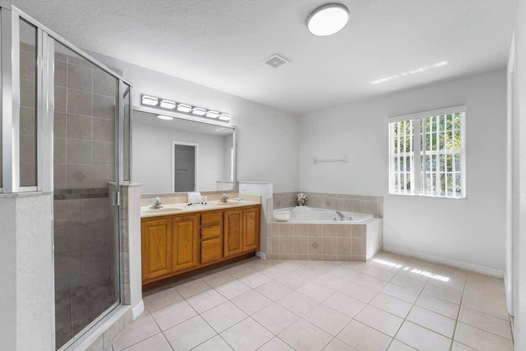 Room 4, Make Memories in This 6 Bedroom With Private Pool, Polk