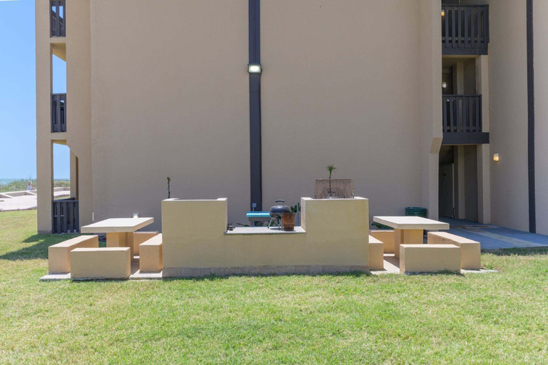 Outdoor dining 5, Tiki 158 - Standard 1BR Beach Area Condo, Cameron