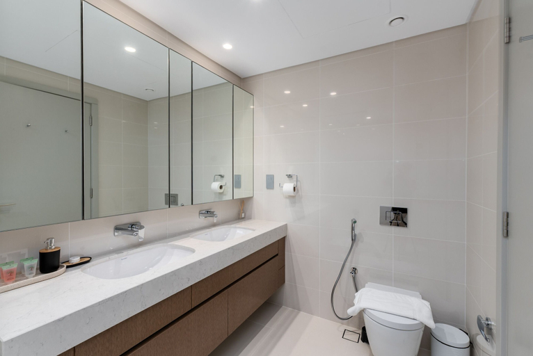 Room 4, Chic 2BR w Sea Views Near Marina JBR, Dubai