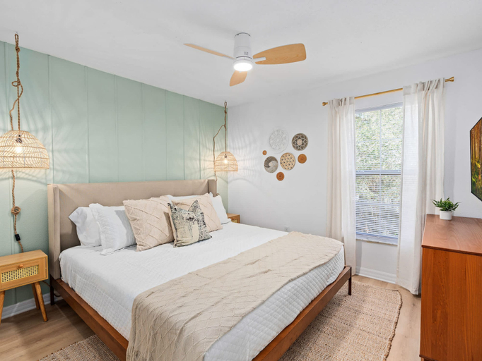 Room 3, Super Boho- At Lake Toho s Water Sleeps 6, Osceola