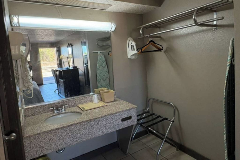 Bathroom 3, American Inn by Hotel O Selma US 80, Dallas