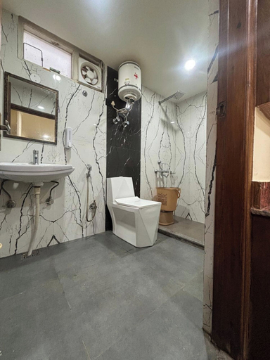 Bathroom, Jakhu heights, Shimla